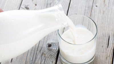 দুধ কাজে লাগাতে পারেন নানাভাবে। ছবি- সংগৃহীত