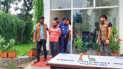 গ্রেফতার রাসেল মাহমুদ