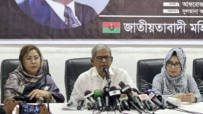 অনুষ্ঠানে বক্তব্য দিচ্ছেন মির্জা ফখরুল ইসলাম আলমগীর