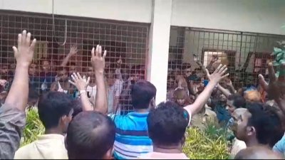 আদালতে আসামিরা