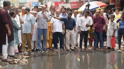 এলাকাবাসীর সঙ্গে মেয়র আতিকের মতবিনিময়