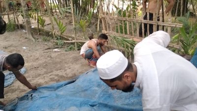 দাফন (ছবি: প্রতিবেদক)