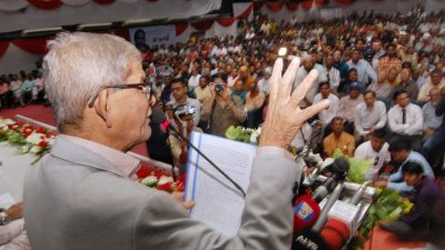 চট্টগ্রামে এক সেমিনারে বক্তব্য দেন বিএনপি মহাসচিব মির্জা ফখরুল ইসলাম আলমগীর