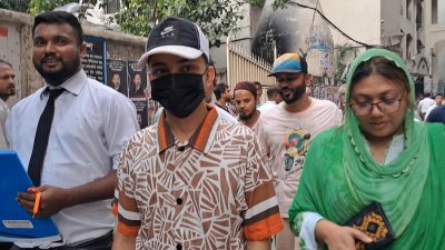 শুনানি শেষে আদালত এক হাজার টাকা মুচলেকায় মামুনের জামিন আবেদন মঞ্জুর করেন