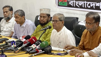 সভায় বক্তব্য দিচ্ছেন মির্জা ফখরুল ইসলাম আলমগীর