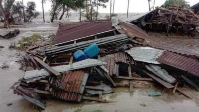 ঘূর্ণিঝড় রিমালে ভেঙে পড়া ঘর/ফাইল ছবি