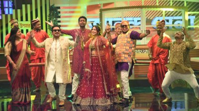সাজু-চমক দম্পতি নাচছেন নিজেদের বিয়ের আসরে