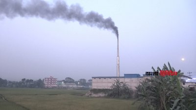 ময়মনসিংহ সিটি করপোরেশনের চরকালীবাড়ি আবাসিক এলাকায় ফসলি জমিতে গড়ে তোলা সিসা তৈরির কারখানা