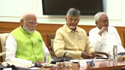 জোট মিত্রদের সঙ্গে নরেন্দ্র মোদি। ছবি: ইন্ডিয়া টুডে