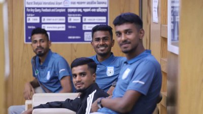 দেশ ছাড়ার আগে ফুটবলাররা