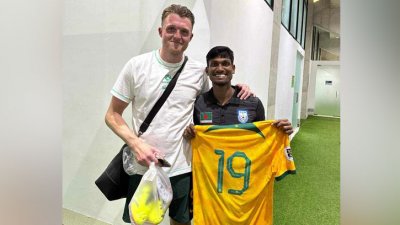 সটারের জার্সি পেয়ে উচ্ছ্বসিত তপু