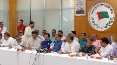 আওয়ামী লীগের কেন্দ্রীয় কার্যালয়ে ওবায়দুল কাদের