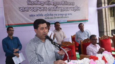 বক্তব্য দিচ্ছেন মেয়র ব্যারিস্টার শেখ ফজলে নূর তাপস
