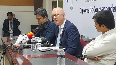 ডিক্যাব টকে ইউরোপিয়ান ইউনিয়নের রাষ্ট্রদূত চার্লস হোয়াইটলি