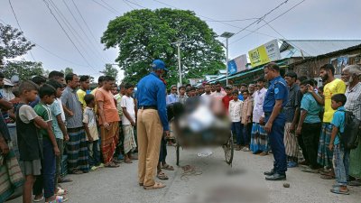 মহাসড়ক থেকে মরদেহটি উদ্ধার করে রৌমারী থানা পুলিশ