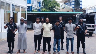 আরসার শীর্ষ নেতা মো. শহিদুল ইসলাম ওরফে মৌলভী অলি আকিজসহ পাঁচ জনকে গ্রেফতার করেছে র‌্যাব