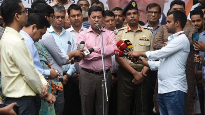 ‘সরকারি হাসপাতালে বিশেষ পরিষ্কার-পরিচ্ছন্নতা ও মশক নিধন’ কার্যক্রমের উদ্বোধনী অনুষ্ঠানে বক্তব্য রাখছেন মেয়র তাপস