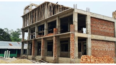 নির্মাণাধীন অন্তাহার সরকারি প্রাথমিক বিদ্যালয়ের তিনতলা ভবন