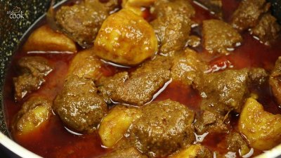 আলু দিয়ে গরুর মাংস। ছবি- অ্যান্ডকুক বাংলা