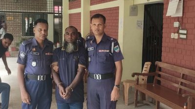 আদালত প্রাঙ্গণে আসামি জিনারুল