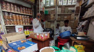 ফোন কল আসলেই পাল্টে যায় মসলার দাম (ছবি: প্রতিবেদক)