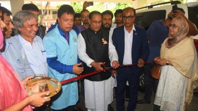 কোরবানির পশুর হাটে চিকিৎসা সেবা কার্যক্রমের উদ্বোধন করেন প্রাণিসম্পদমন্ত্রী মো. আব্দুর রহমান