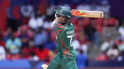 ম্যাচের একটি দৃশ্যে সাকিব আল হাসান (ছবি: বিসিসি)