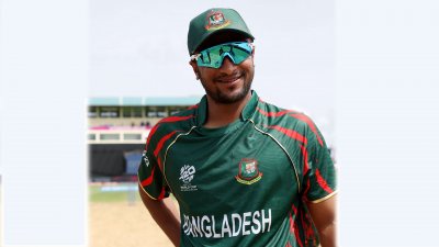 ম্যাচ শেষে সাকিব আল হাসান (ছবি: বিসিবি)