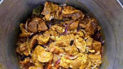রান্নার আগে মাংস ম্যারিনেট করে রাখলে সেদ্ধ হয় তাড়াতাড়ি। ছবি- বাংলা ট্রিবিউন