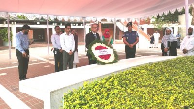 বঙ্গবন্ধুর সমাধিতে শ্রদ্ধা নিবেদন করছেন প্রধানমন্ত্রীর নবনিযুক্ত প্রেস সচিব নাঈমুল ইসলাম খান
