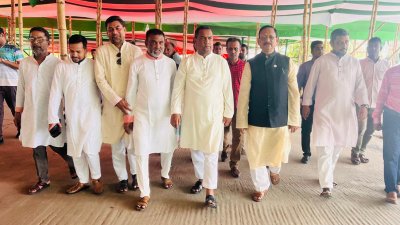 ঈদগাহ পরিদর্শনে চট্টগ্রাম সিটি করপোরেশনের মেয়র মো. রেজাউল করিম চৌধুরী (ছবি: প্রতিবেদক)