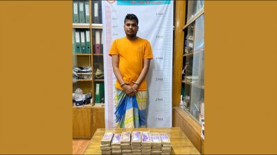 টাকাসহ গ্রেফতার ড্রাইভার রুবেল
