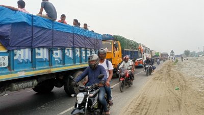 উত্তরবঙ্গের মহাসড়কে গাড়ির চাপ