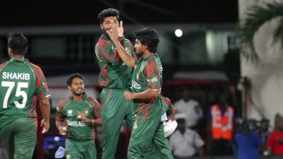 বাংলাদেশ দল।