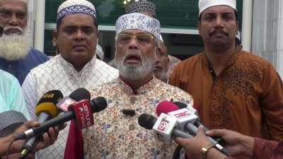 ঈদের নামাজ শেষে সাংবাদিকদের সঙ্গে কথা বলেন জিএম কাদের