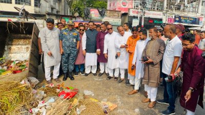 বিকাল সাড়ে ৪টার মধ্যেই বর্জ্যমুক্ত হয় নগরী (ছবি: প্রতিবেদক)