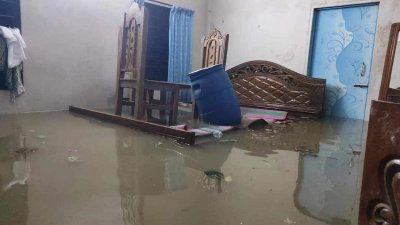 সিলেটে ঘরে বন্যার পানি