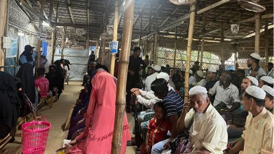 নিবন্ধন সাইটে অপেক্ষমান, কেউ এসেছেন তথ্য আপডেট করতে কেউবা স্মার্ট কার্ড পেতে