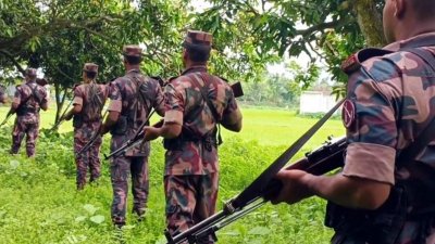 সীমান্তে সতর্ক অবস্থানে বিজিবি