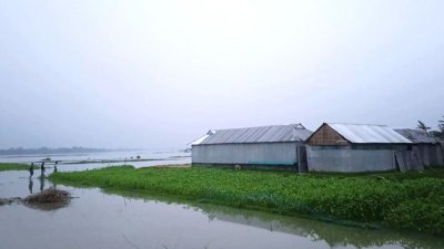 বিপদসীমা অতিক্রম করেছে দুধকুমারের পানি/ছবি: বাংলা ট্রিবিউন