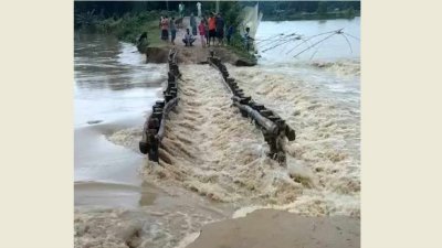 ধলাই নদীর বাঁধে ভাঙন