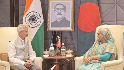 ভারতের পররাষ্ট্রমন্ত্রী ড. এস জয়শঙ্করের সঙ্গে বৈঠকে প্রধানমন্ত্রী শেখ হাসিনা  (ছবি: ফোকাস বাংলা)
