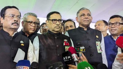 সাংবাদিকদের সঙ্গে আলাপকালে ওবায়দুল কাদের