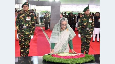 আওয়ামী লীগের ৭৫তম প্রতিষ্ঠাবার্ষিকীতে বঙ্গবন্ধু শেখ মুজিবুর রহমানের প্রতিকৃতিতে ফুল দিয়ে শ্রদ্ধা জানাচ্ছেন শেখ হাসিনা (ছবি: বাসস)