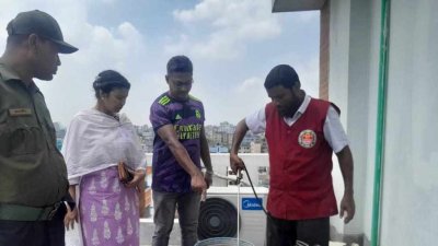এডিস মশার প্রজননস্থল ধ্বংসে ঢাকা দক্ষিণ সিটি করপোরেশনের ভ্রাম্যমাণ আদালতের অভিযান