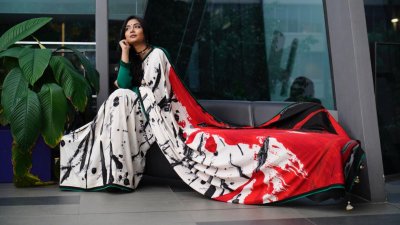 ‘ফ্ল্যাগ গার্ল’ প্রিয়তার নতুন অর্জন