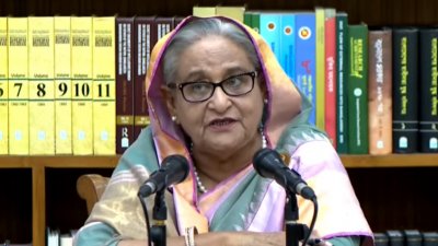 সংবাদ সম্মেলনে প্রধানমন্ত্রী শেখ হাসিনা (ছবি: বিটিভির ভিডিও থেকে)