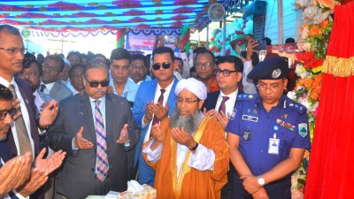 বগুড়া জজ আদালত চত্বরে ‘ন্যায়কুঞ্জ’ উদ্বোধন অনুষ্ঠানে বক্তব্য রেখেছেন প্রধান বিচারপতি ওবায়দুল হাসান