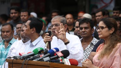 অনুষ্ঠানে বক্তব্য দিচ্ছেন মির্জা ফখরুল ইসলাম আলমগীর