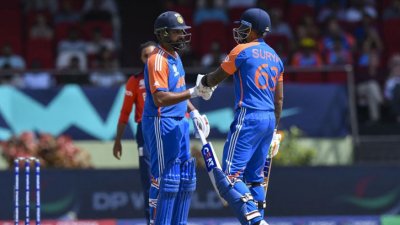 রোহিত ও সূর্য ৭৩ রানের জুটি গড়েন